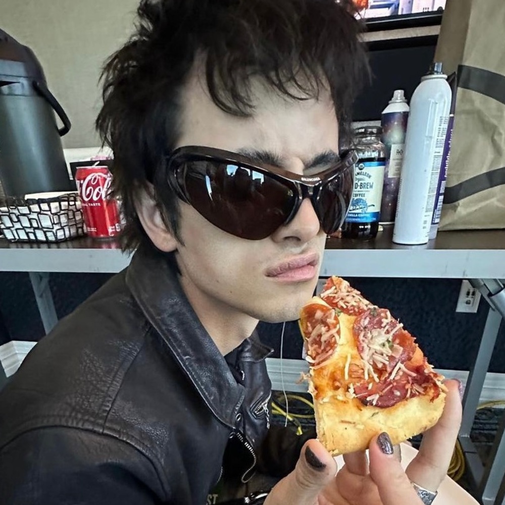 Balenciaga Wire Cat Sunglasses in black! Original box, barely worn! - Picture 3 of 6